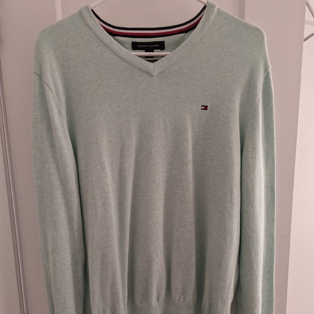 Tommy Hilfiger Men's Signature Solid V-Neck Sweater, Green